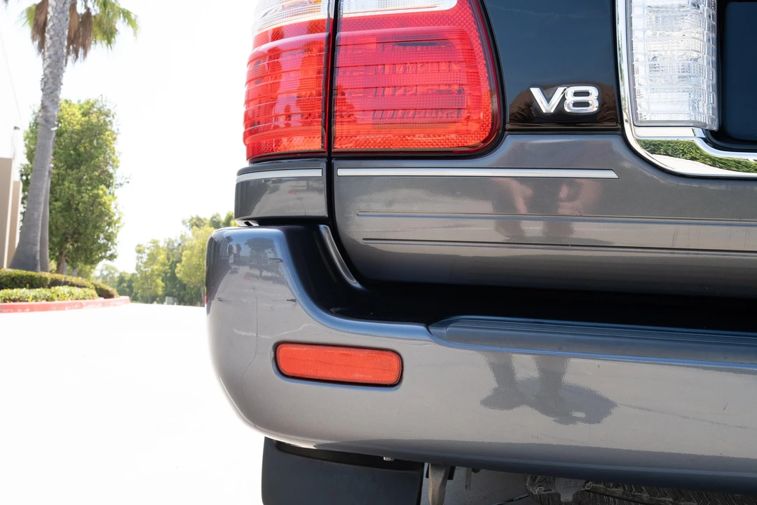 2004 Lexus LX 2nd Gen - Image 24 of 31