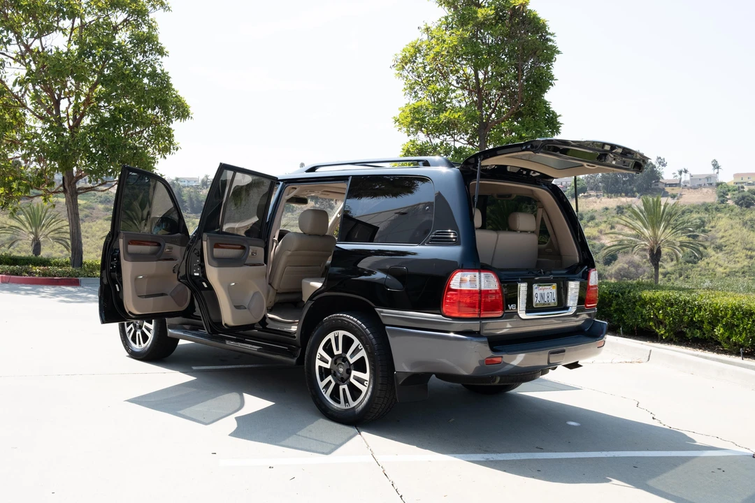 2004 Lexus LX 2nd Gen - Image 8 of 31