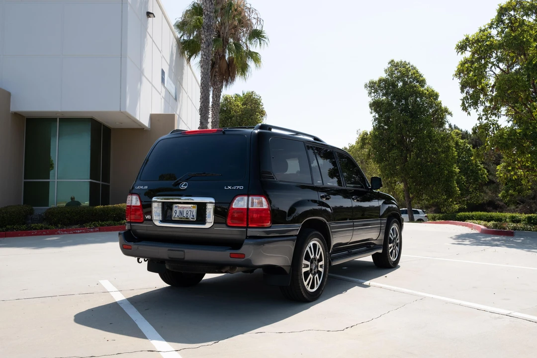 2004 Lexus LX 2nd Gen - Image 11 of 31