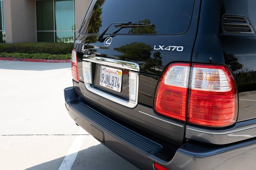2004 Lexus LX 2nd Gen - Image 21 of 31