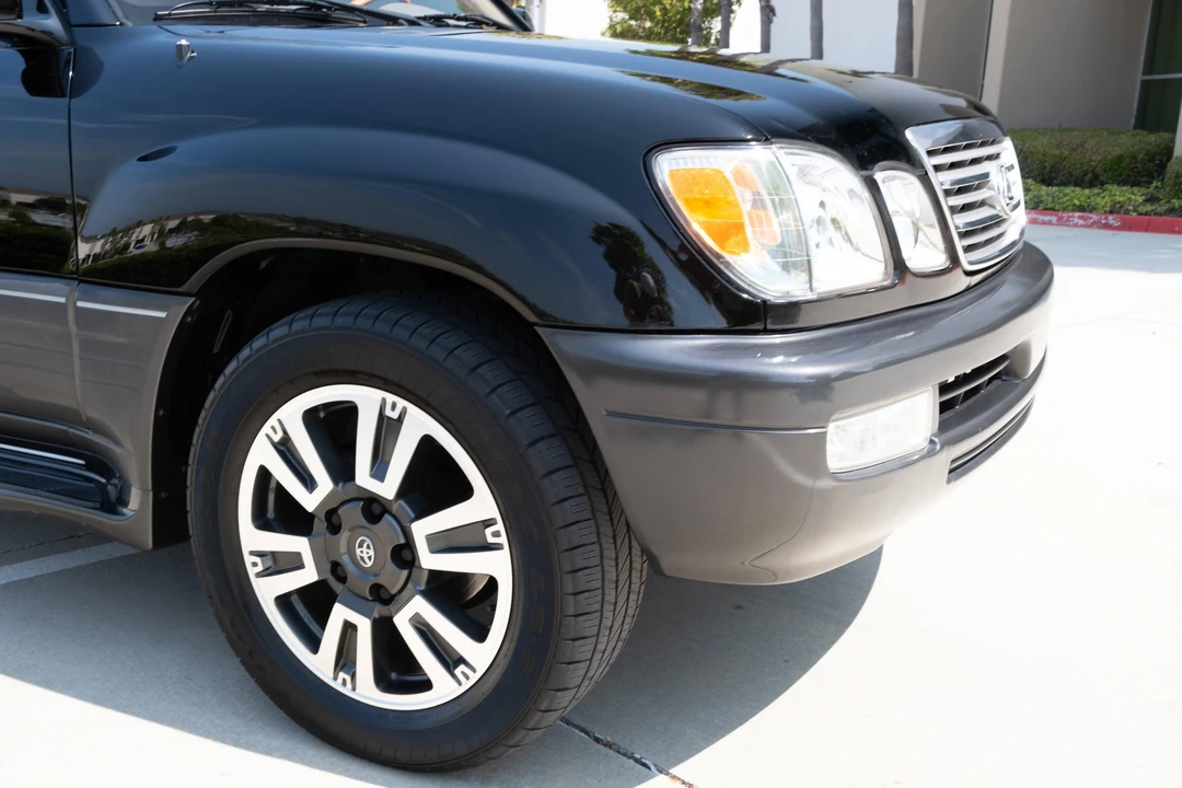 2004 Lexus LX 2nd Gen - Image 12 of 31