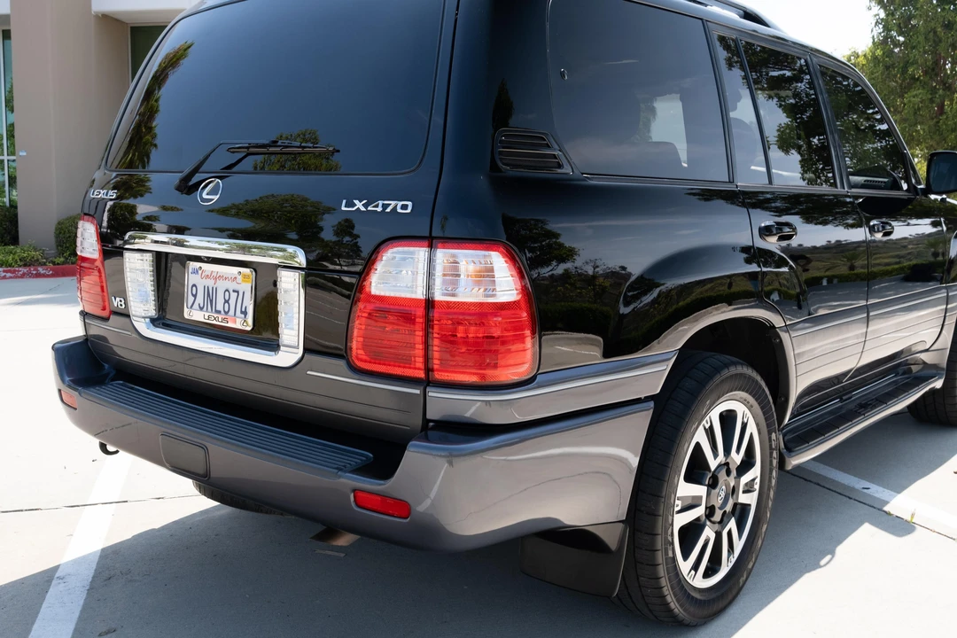 2004 Lexus LX 2nd Gen - Image 20 of 31