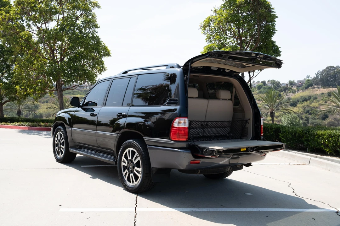 2004 Lexus LX 2nd Gen - Image 9 of 31