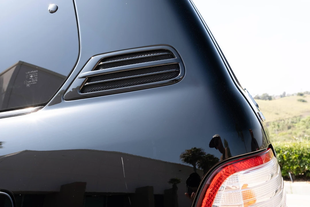 2004 Lexus LX 2nd Gen - Image 23 of 31