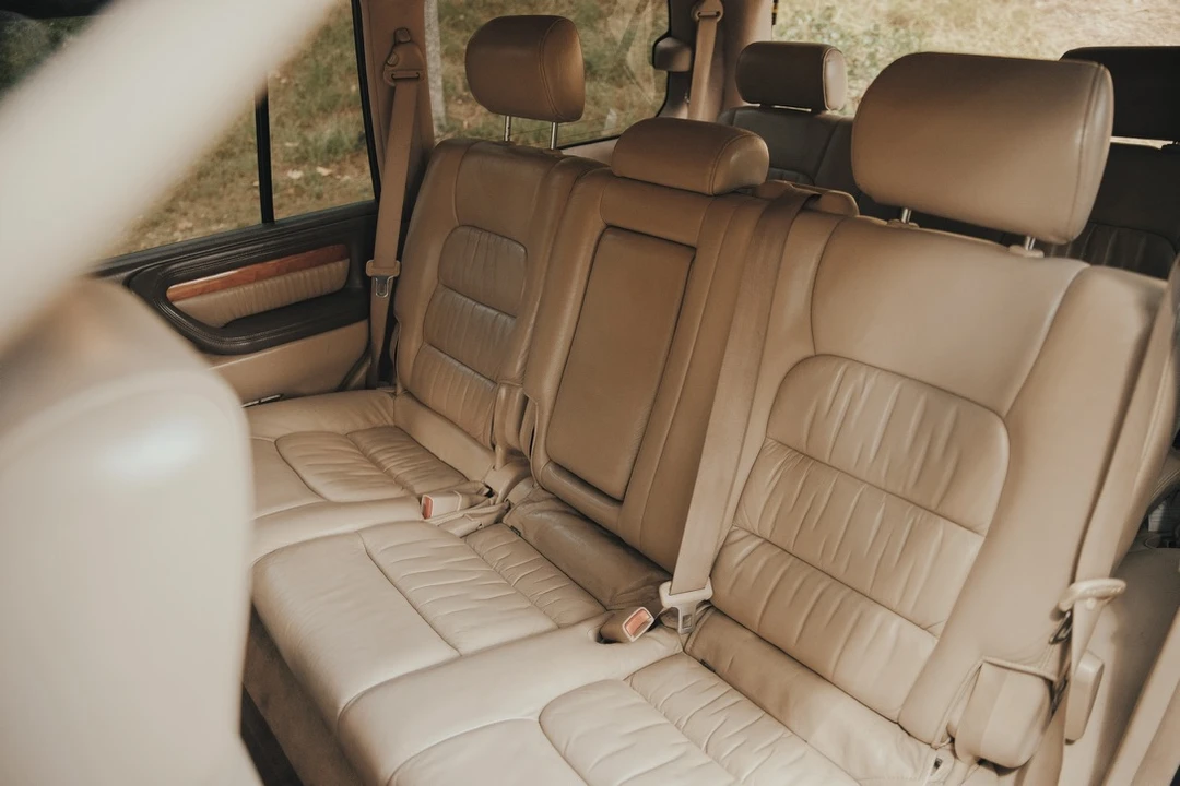 2004 Lexus LX 2nd Gen - Image 28 of 31