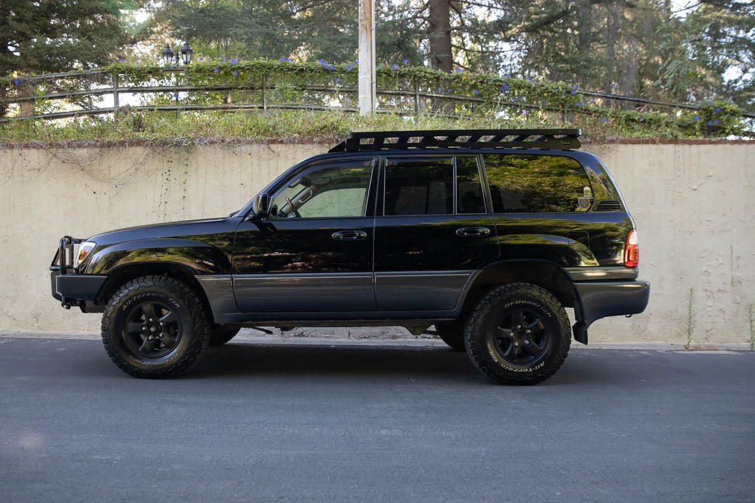 2004 Lexus LX 2nd Gen - Image 9 of 31