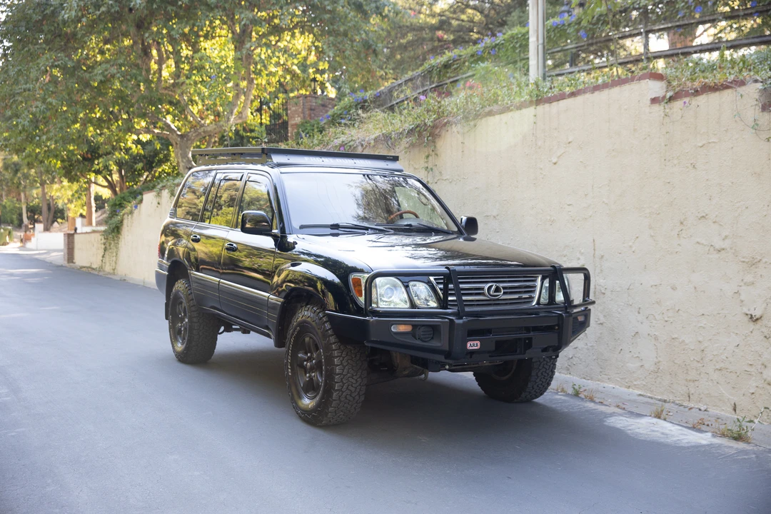 2004 Lexus LX 2nd Gen - Image 3 of 31