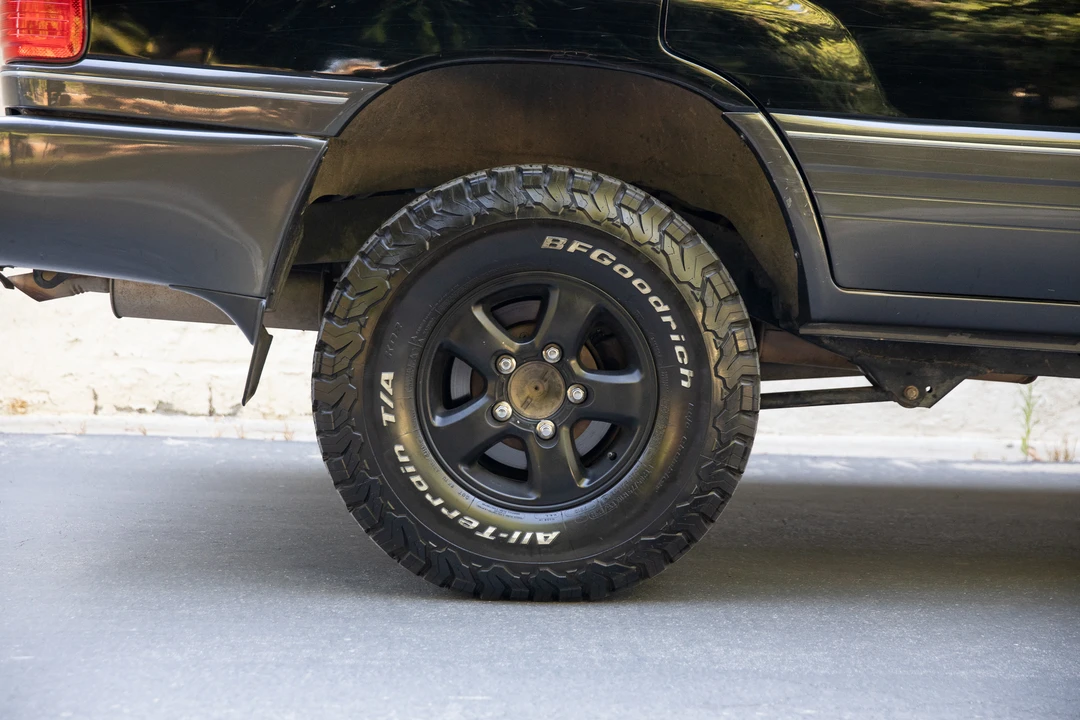 2004 Lexus LX 2nd Gen - Image 24 of 31