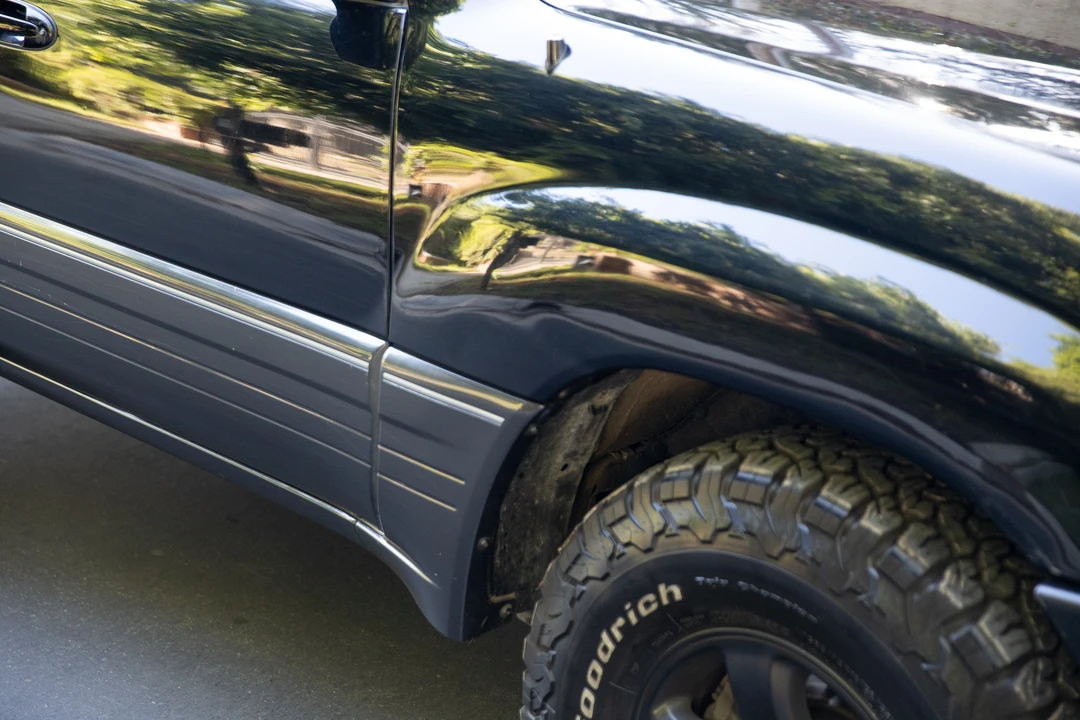 2004 Lexus LX 2nd Gen - Image 18 of 31