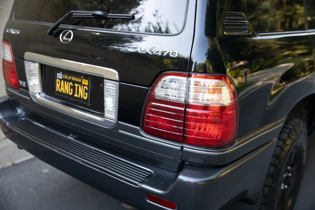 2004 Lexus LX 2nd Gen - Image 21 of 31
