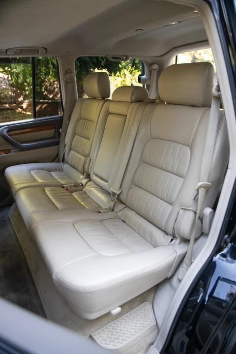 2004 Lexus LX 2nd Gen - Image 29 of 31