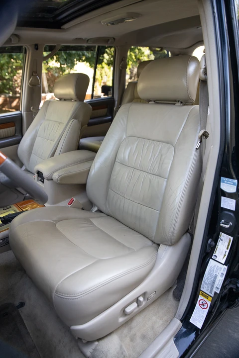 2004 Lexus LX 2nd Gen - Image 26 of 31