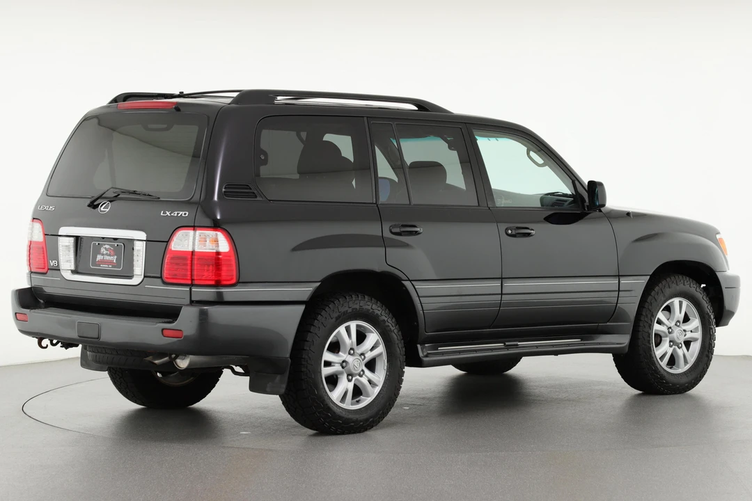 2004 Lexus LX 2nd Gen - Image 5 of 31