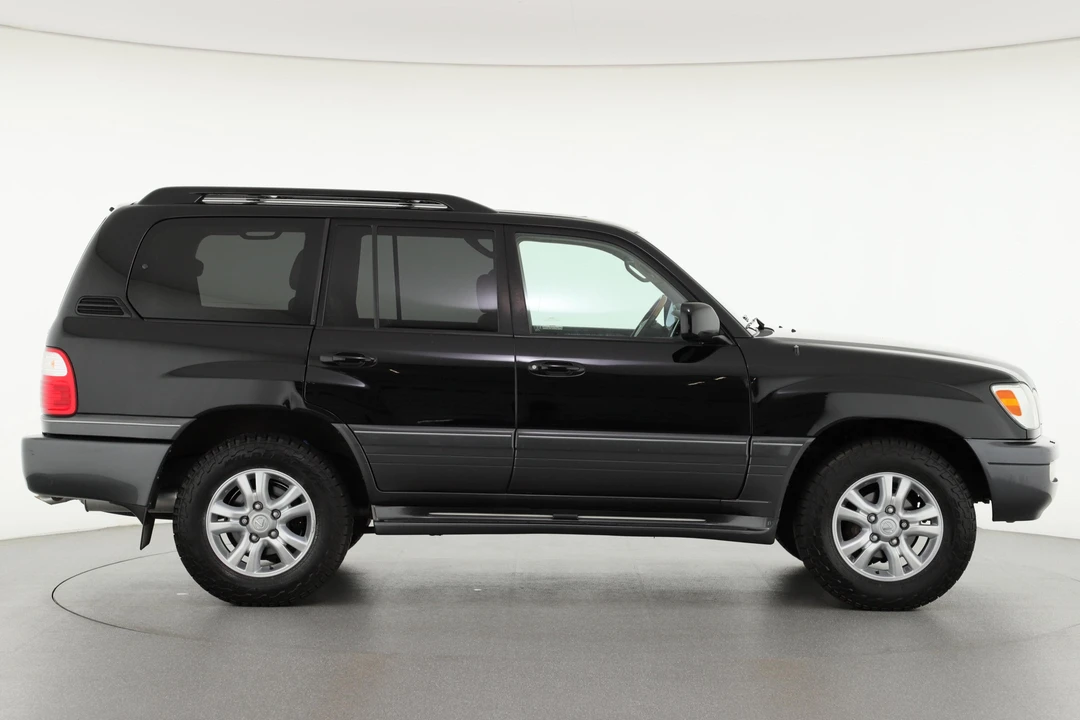 2004 Lexus LX 2nd Gen - Image 3 of 31