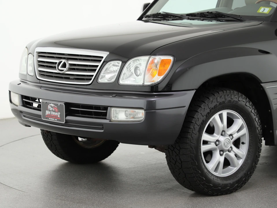 2004 Lexus LX 2nd Gen - Image 15 of 31