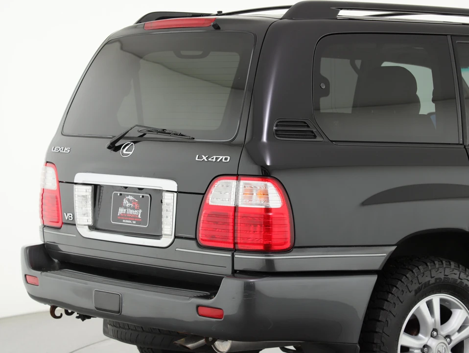 2004 Lexus LX 2nd Gen - Image 24 of 31