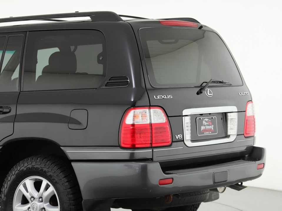 2004 Lexus LX 2nd Gen - Image 21 of 31