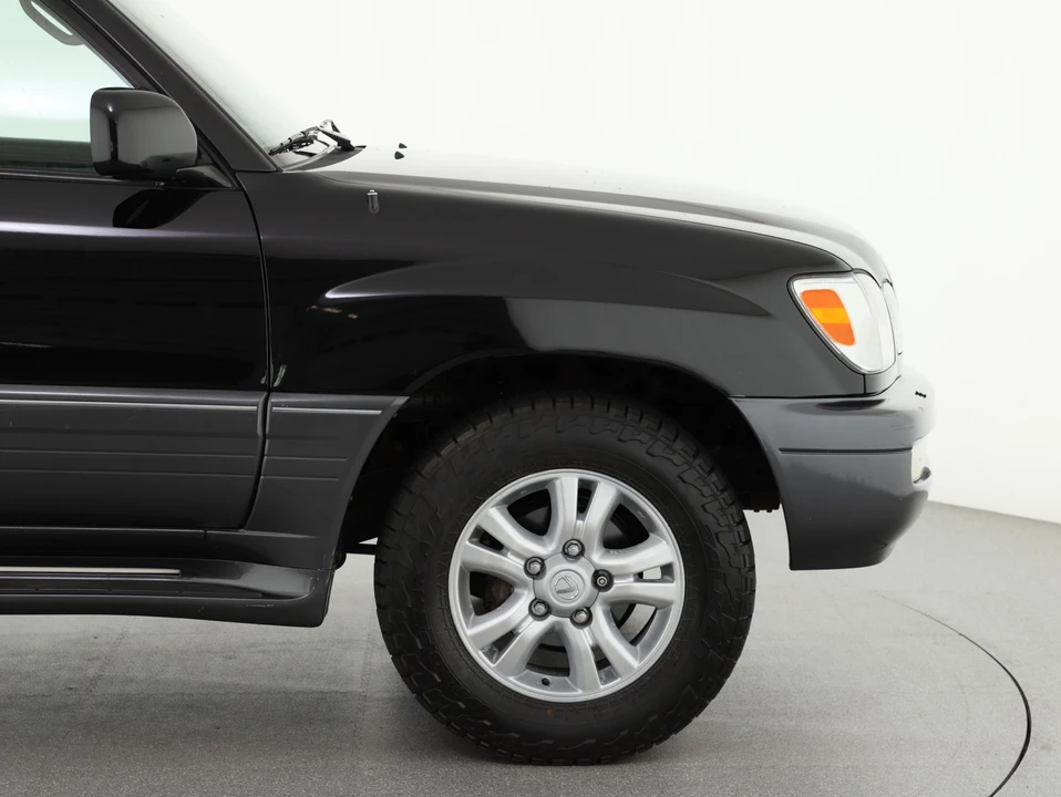2004 Lexus LX 2nd Gen - Image 27 of 31