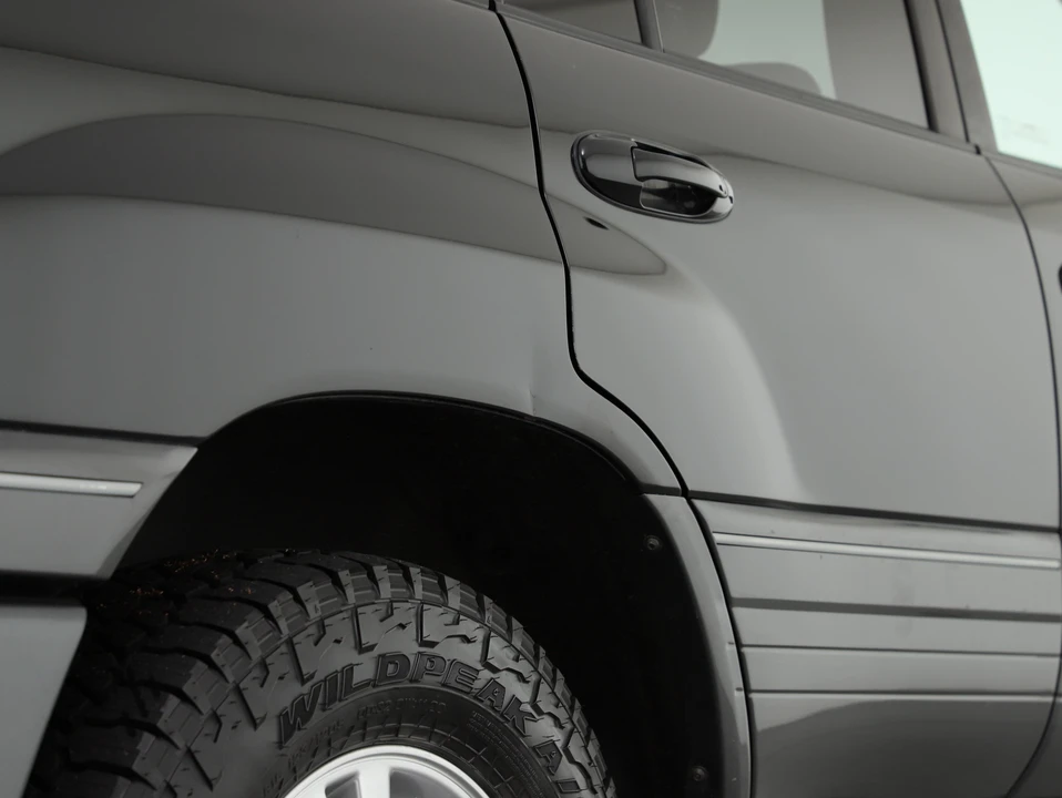 2004 Lexus LX 2nd Gen - Image 26 of 31