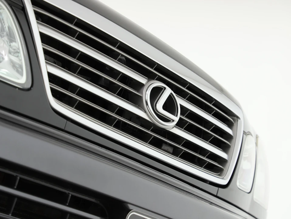 2004 Lexus LX 2nd Gen - Image 13 of 31