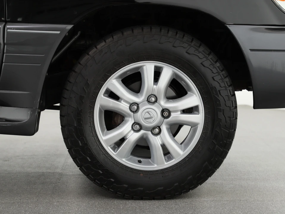 2004 Lexus LX 2nd Gen - Image 31 of 31
