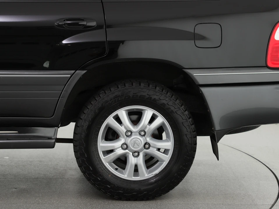 2004 Lexus LX 2nd Gen - Image 20 of 31