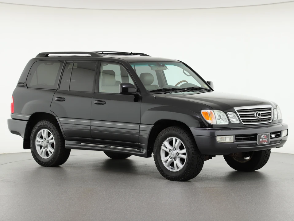 2004 Lexus LX 2nd Gen - Image 10 of 31