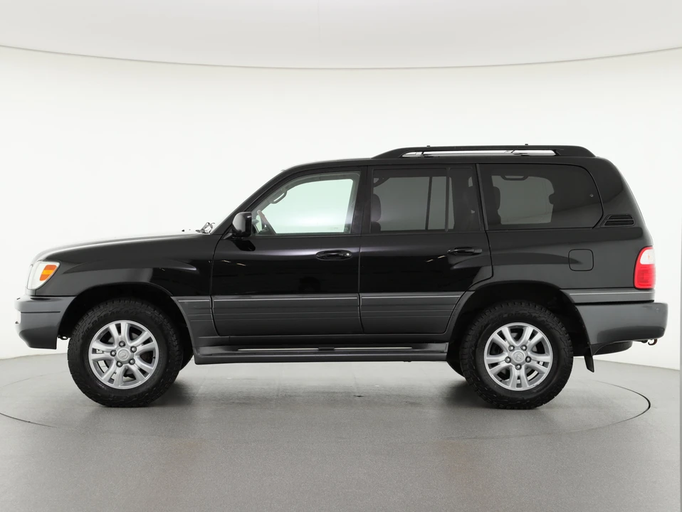 2004 Lexus LX 2nd Gen - Image 8 of 31