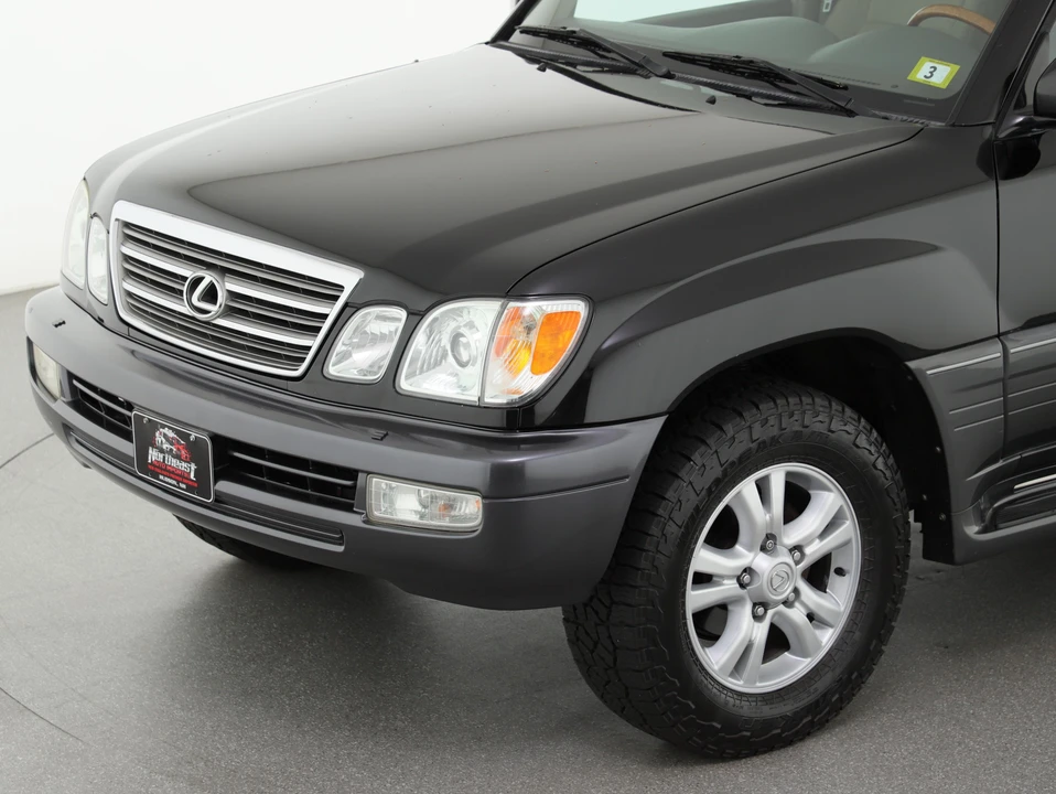 2004 Lexus LX 2nd Gen - Image 16 of 31