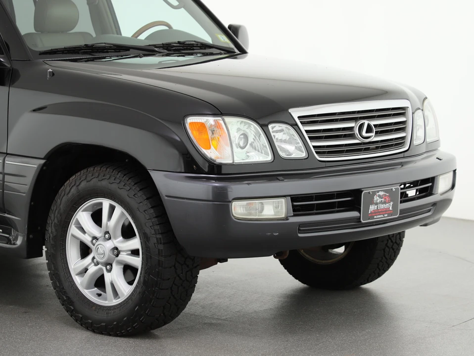 2004 Lexus LX 2nd Gen - Image 11 of 31