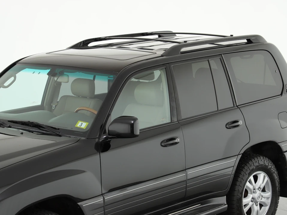 2004 Lexus LX 2nd Gen - Image 18 of 31