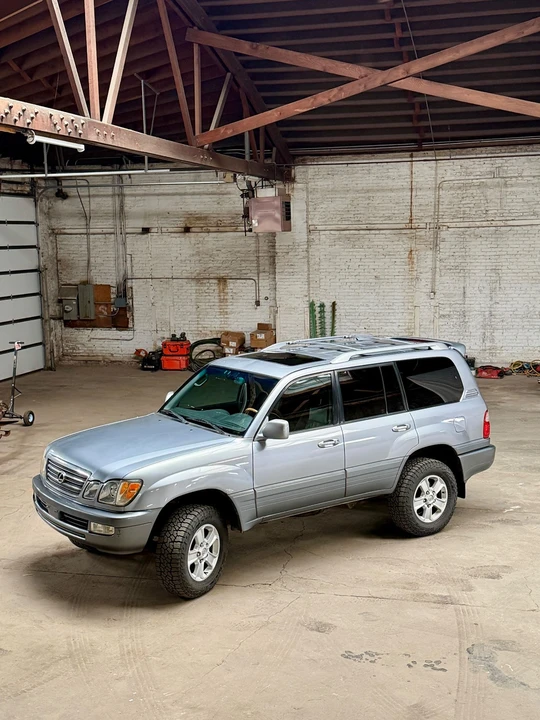 2004 Lexus LX 2nd Gen - Image 13 of 21