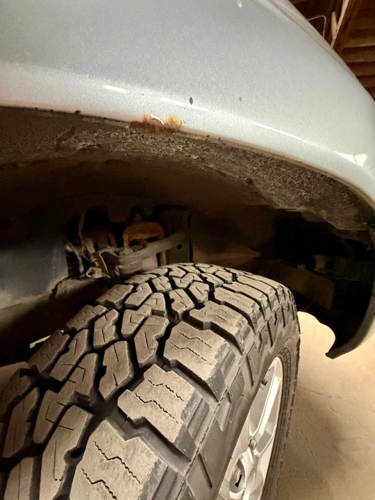 2004 Lexus LX 2nd Gen - Image 18 of 21