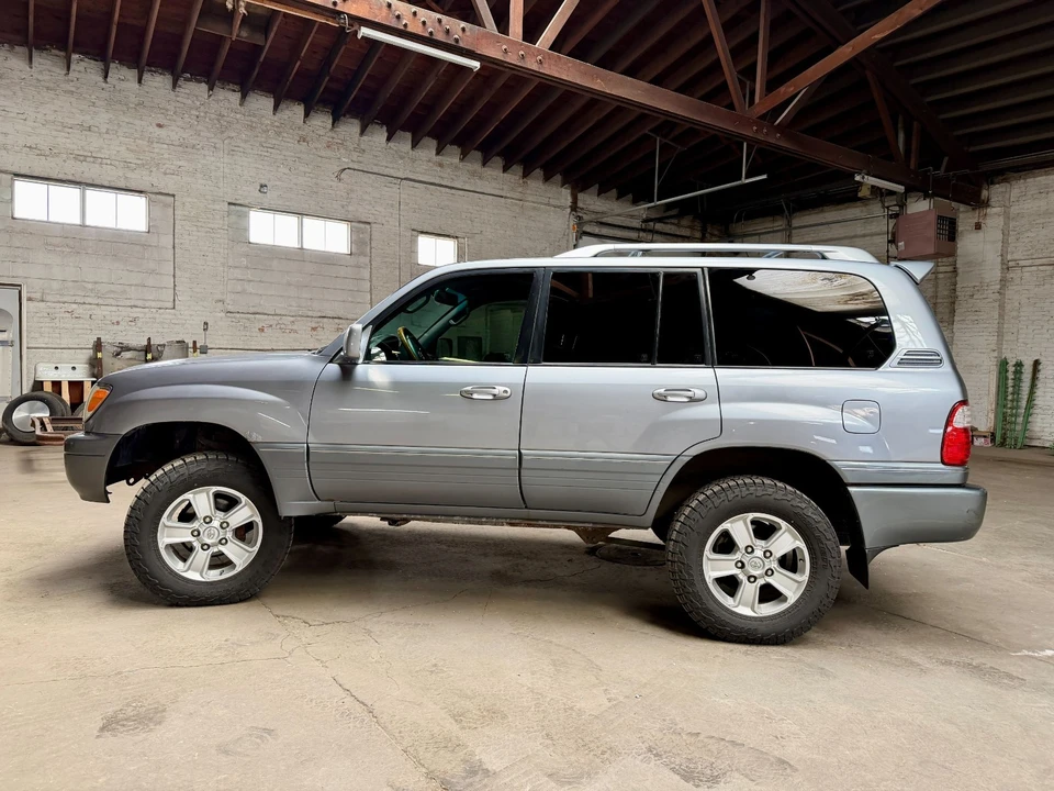 2004 Lexus LX 2nd Gen - Image 4 of 21