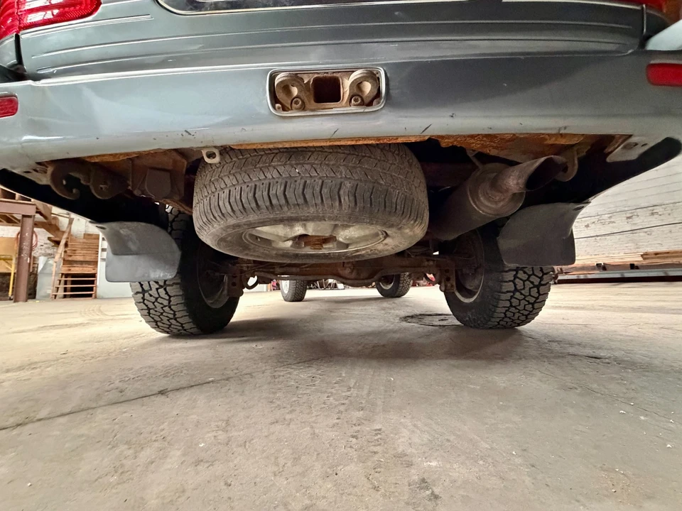 2004 Lexus LX 2nd Gen - Image 14 of 21