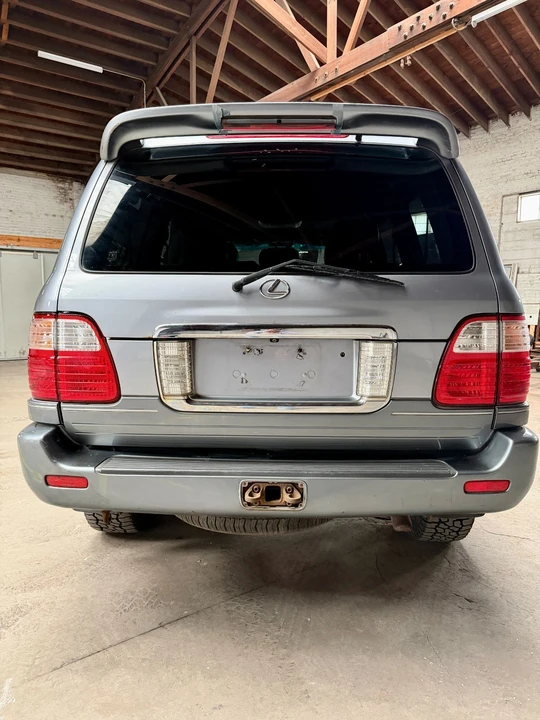 2004 Lexus LX 2nd Gen - Image 11 of 21