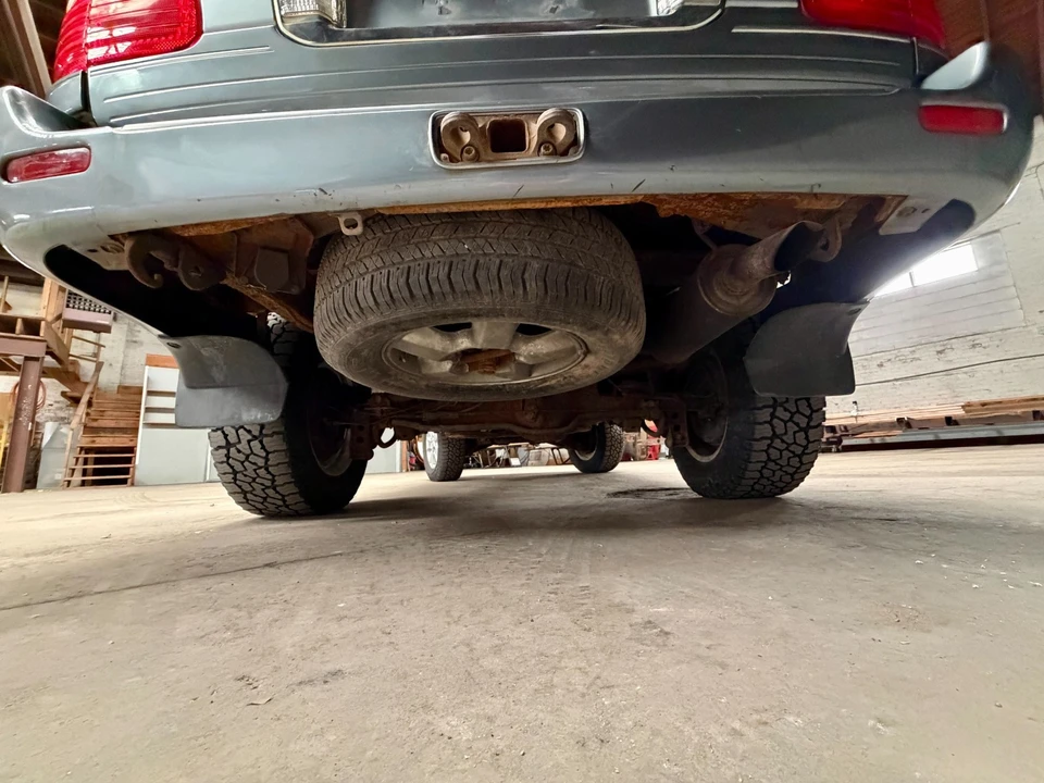 2004 Lexus LX 2nd Gen - Image 15 of 21