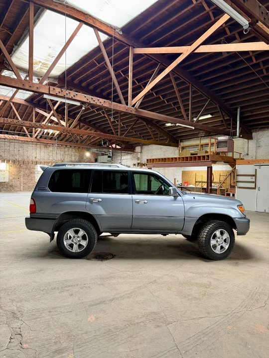 2004 Lexus LX 2nd Gen - Image 8 of 21