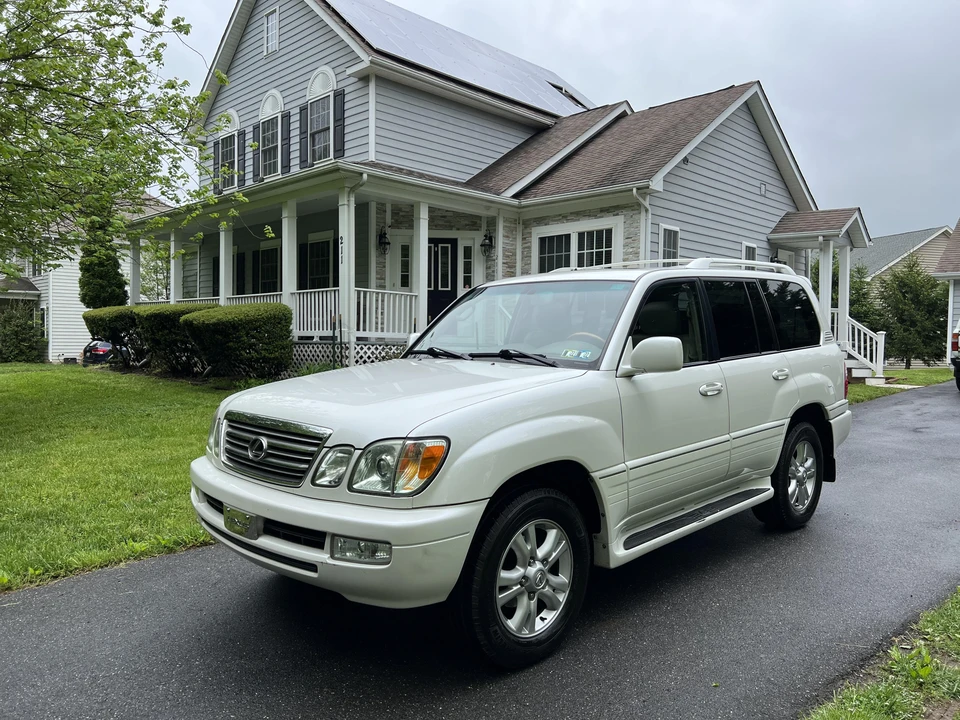 2004 Lexus LX 2nd Gen - Image 11 of 31