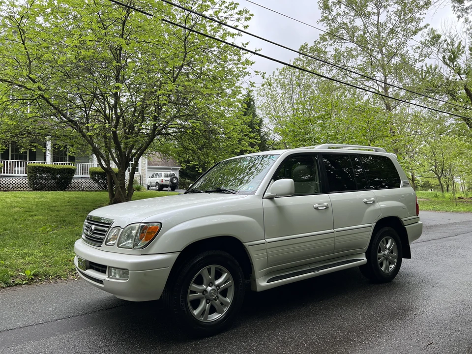 2004 Lexus LX 2nd Gen - Image 16 of 31