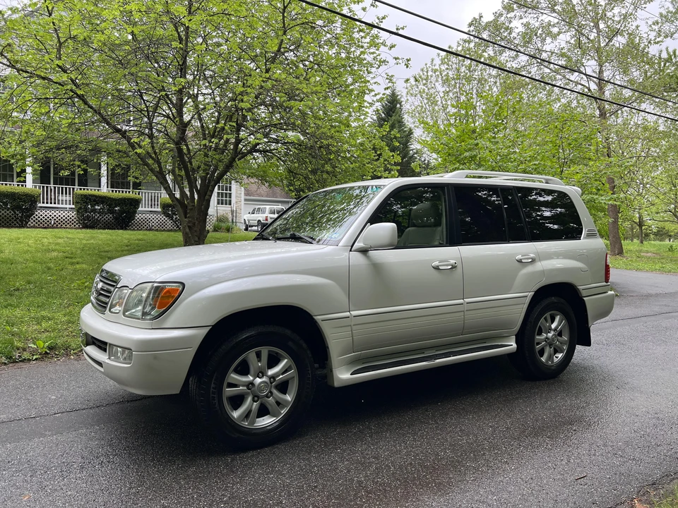 2004 Lexus LX 2nd Gen - Image 17 of 31