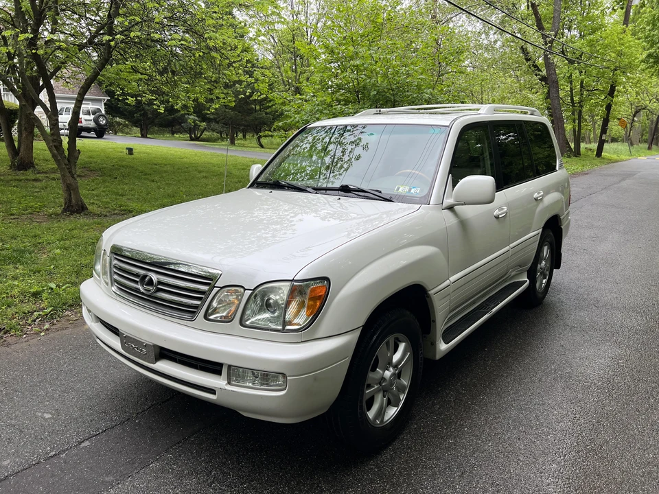 2004 Lexus LX 2nd Gen - Image 9 of 31