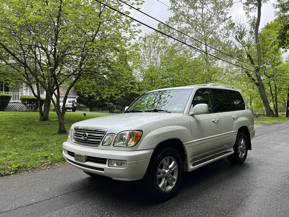 2004 Lexus LX 2nd Gen - Image 10 of 31