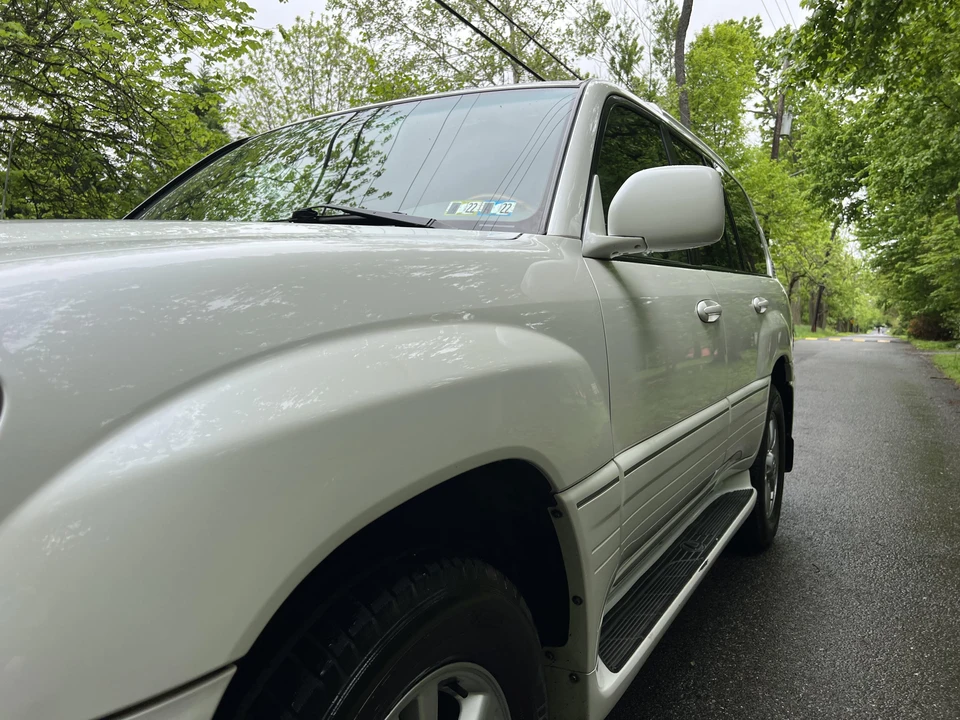 2004 Lexus LX 2nd Gen - Image 29 of 31