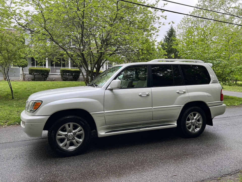 2004 Lexus LX 2nd Gen - Image 18 of 31