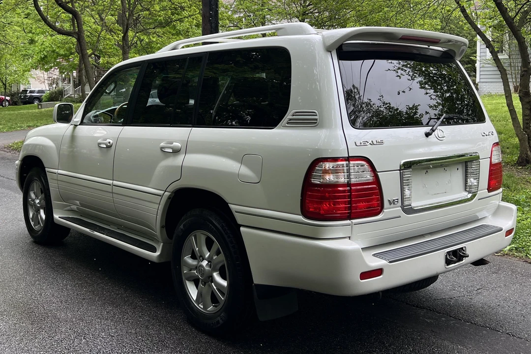 2004 Lexus LX 2nd Gen - Image 4 of 31