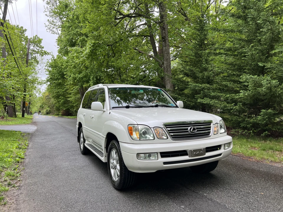 2004 Lexus LX 2nd Gen - Image 25 of 31