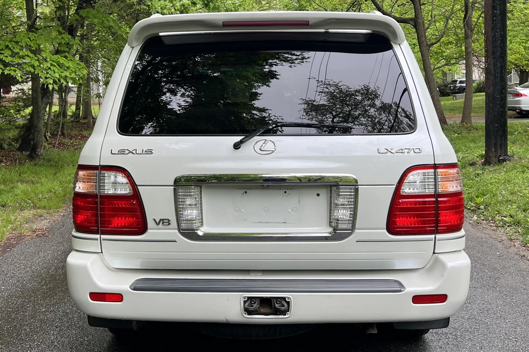 2004 Lexus LX 2nd Gen - Image 5 of 31