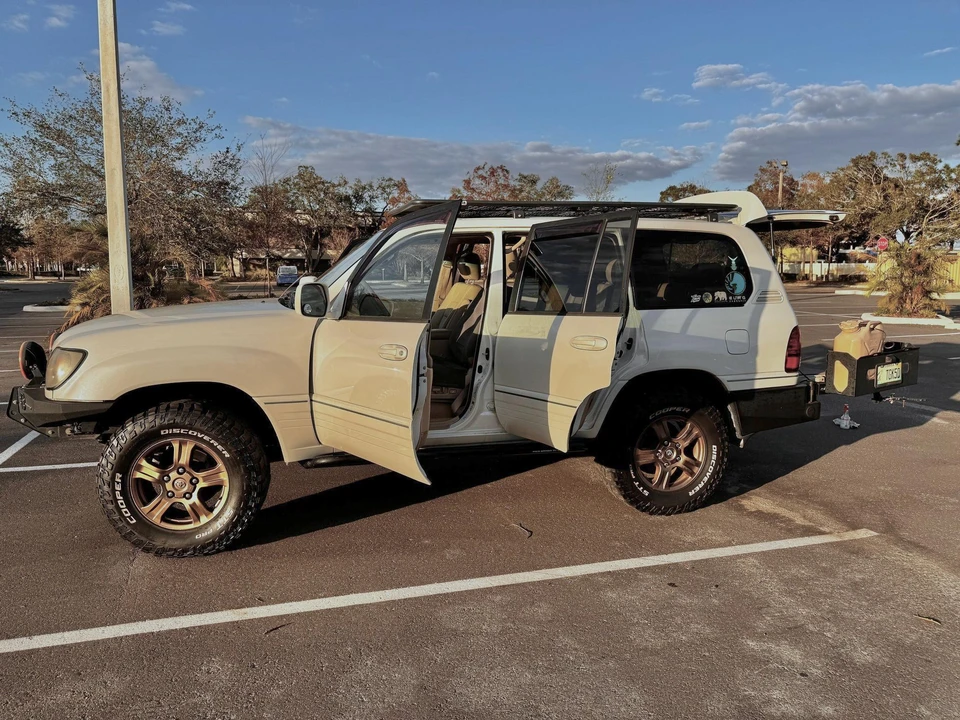 2004 Lexus LX 2nd Gen - Image 11 of 31