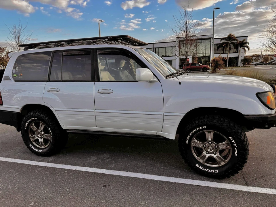 2004 Lexus LX 2nd Gen - Image 17 of 31